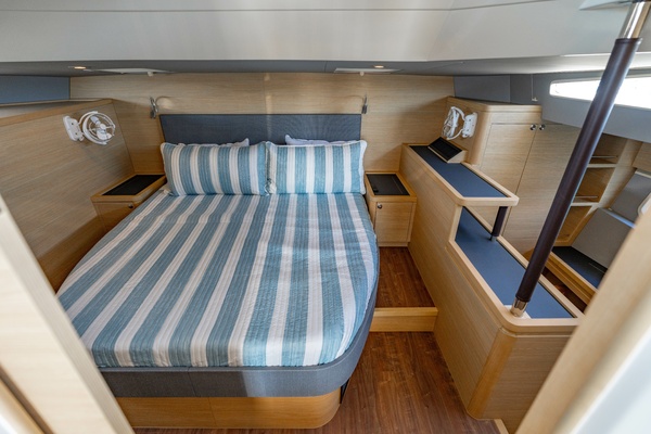44ft Aquila Yacht For Sale