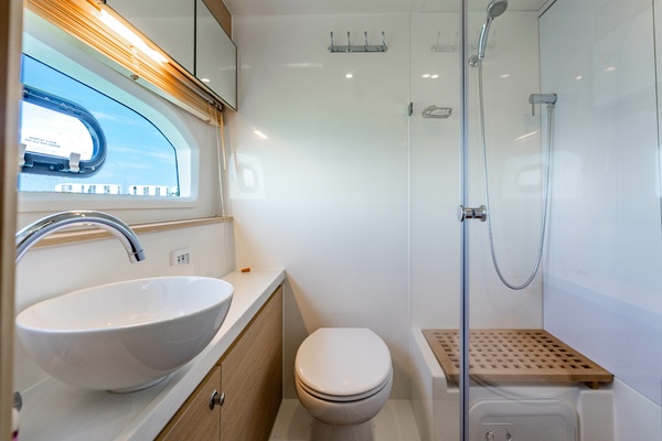44ft Aquila Yacht For Sale