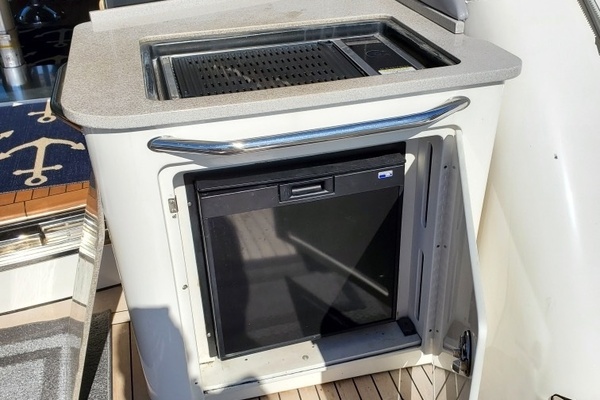 Changing Seas 60ft Sea Ray Yacht For Sale