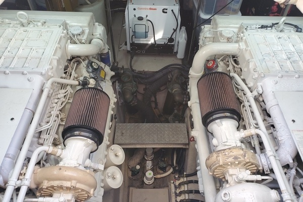 Changing Seas 60ft Sea Ray Yacht For Sale