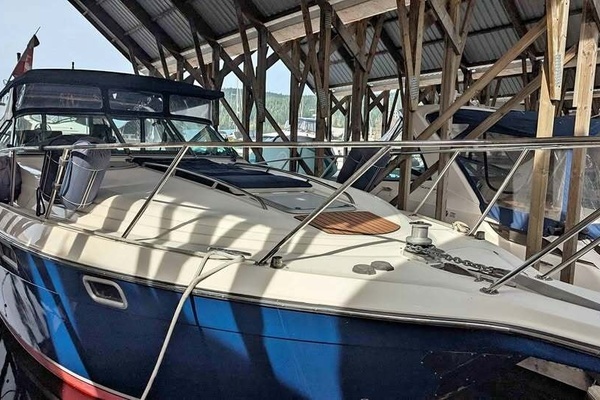 32-ft-Maxum-1994-3200 SCR- Vancouver British Columbia Canada  yacht for sale