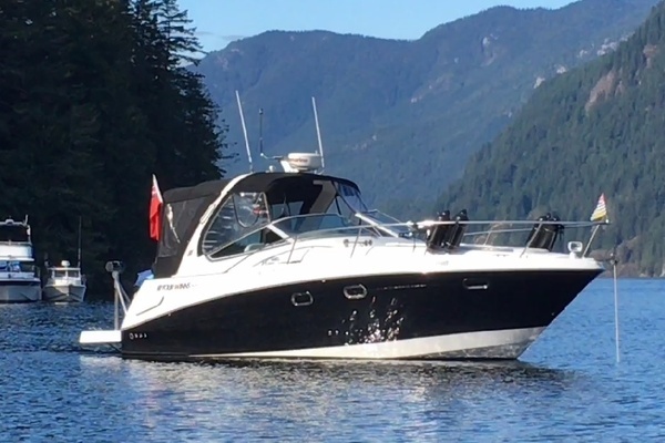 Photo of the 2004 Four Winns Vista 298 "Yasmine III"