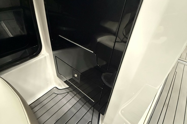 Photo of the 2018 Yamaha Boats 212 Limited S