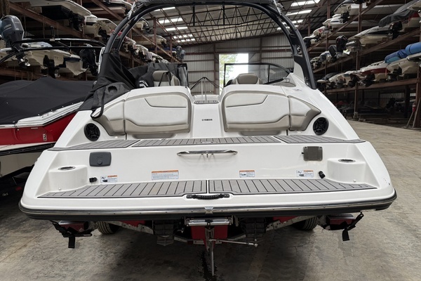 Photo of the 2018 Yamaha Boats 212 Limited S