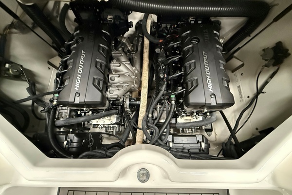 Photo of the 2018 Yamaha Boats 212 Limited S