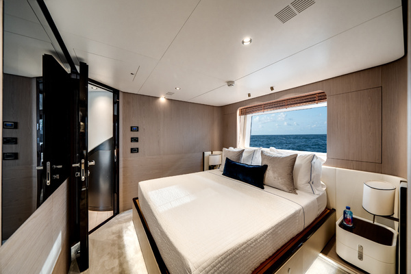2020 Azimut 87