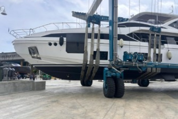 2020 Azimut 87