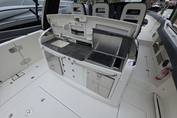 2021 Boston Whaler 420 Outrage BFT-Profile