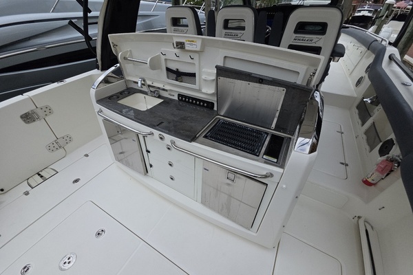 2021 Boston Whaler 42