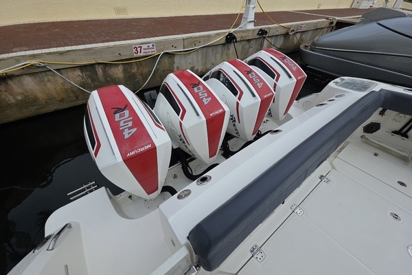2021 Boston Whaler 42