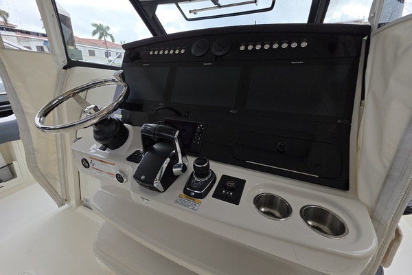 2021 Boston Whaler 420 Outrage BFT-Profile