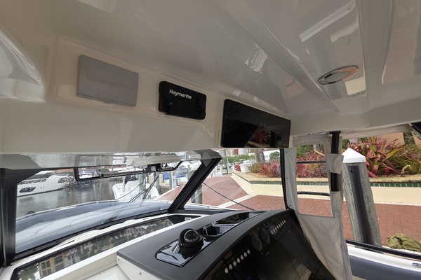 2021 Boston Whaler 420 Outrage BFT-Profile