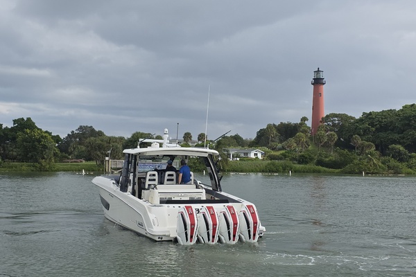 2021 Boston Whaler 420 Outrage BFT- Profile