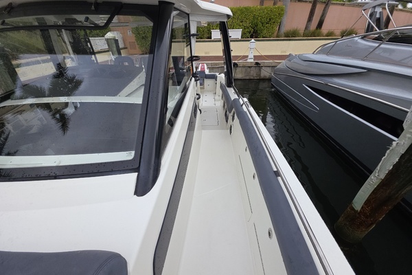 2021 Boston Whaler 420 Outrage BFT-Profile