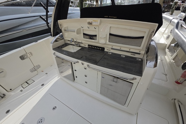 2021 Boston Whaler 420 Outrage BFT-Profile
