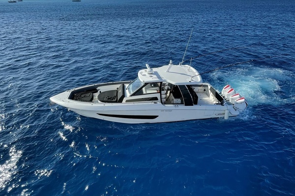 2021 Boston Whaler 42