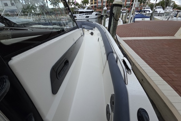 2021 Boston Whaler 420 Outrage BFT-Profile