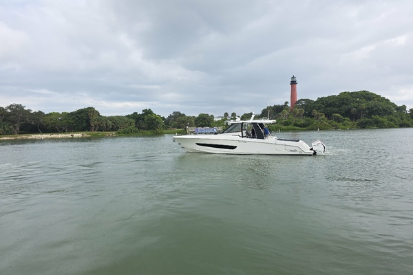 2021 Boston Whaler 420 Outrage BFT- Profile