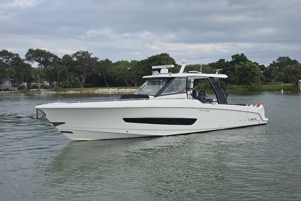 2021 Boston Whaler 420 Outrage BFT-Profile