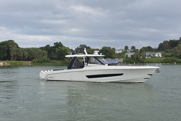 2021 Boston Whaler 420 Outrage BFT- Profile