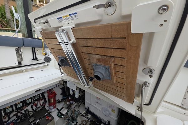 2021 Boston Whaler 42