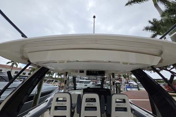 2021 Boston Whaler 42