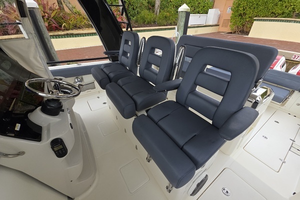 2021 Boston Whaler 42