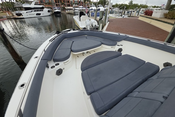 2021 Boston Whaler 420 Outrage BFT-Profile