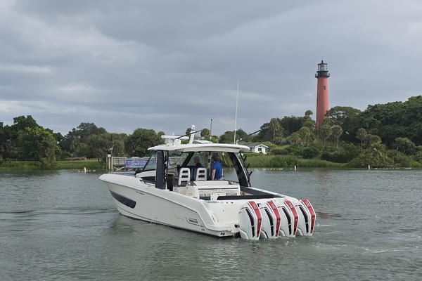 2021 Boston Whaler 420 Outrage BFT- Profile