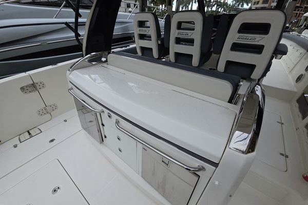 2021 Boston Whaler 42