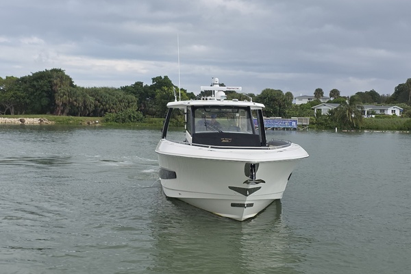 2021 Boston Whaler 420 Outrage BFT- Profile