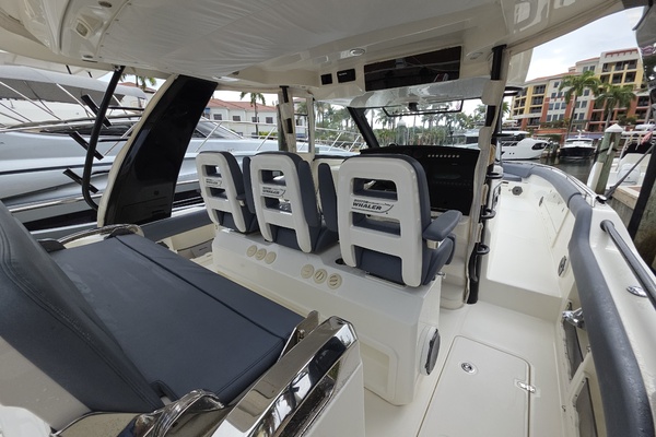2021 Boston Whaler 420 Outrage BFT-Profile