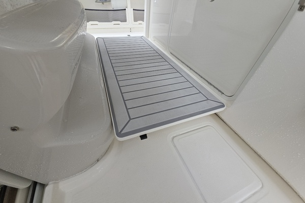 2021 Boston Whaler 42