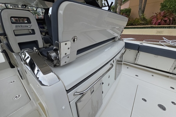 2021 Boston Whaler 42