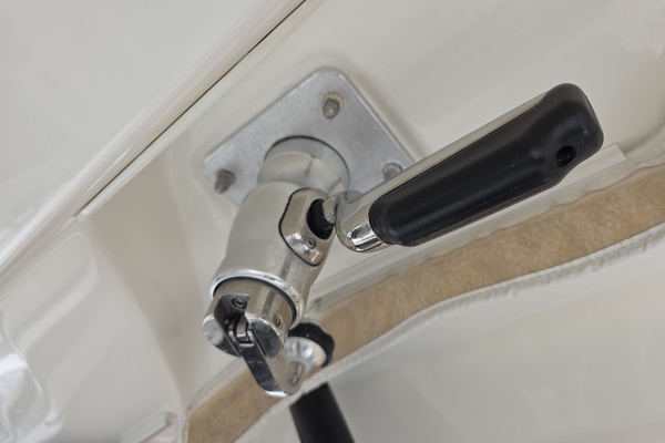 2021 Boston Whaler 420 Outrage BFT-Profile