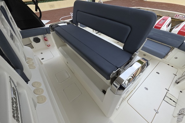 2021 Boston Whaler 42