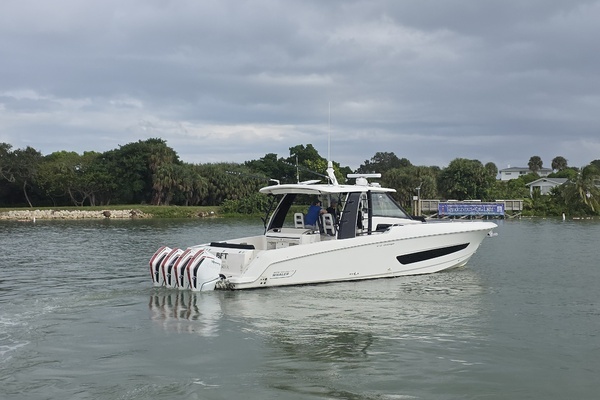 2021 Boston Whaler 42