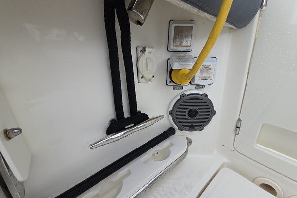 2021 Boston Whaler 420 Outrage BFT-Profile