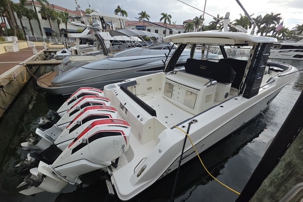 2021 Boston Whaler 420 Outrage BFT-Profile