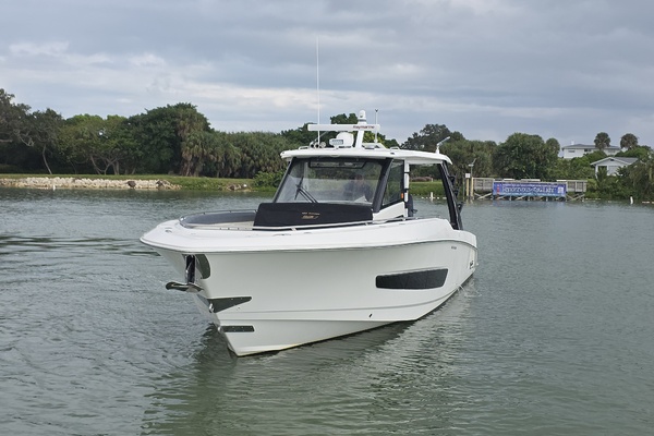 2021 Boston Whaler 420 Outrage BFT- Profile