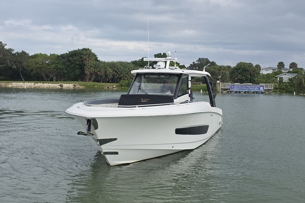 2021 Boston Whaler 42