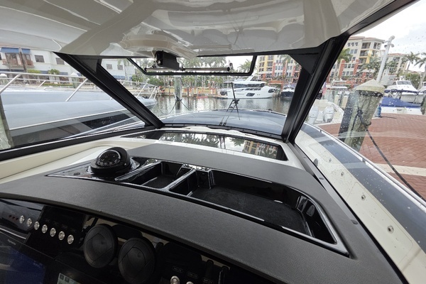 2021 Boston Whaler 42