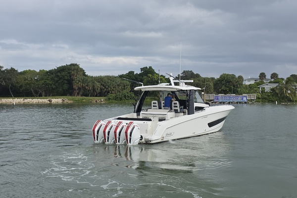 2021 Boston Whaler 420 Outrage BFT- Profile
