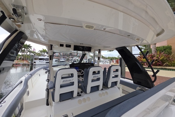 2021 Boston Whaler 42