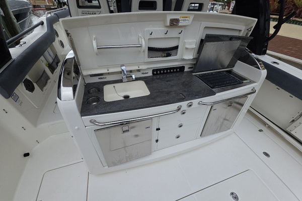 2021 Boston Whaler 420 Outrage BFT-Profile