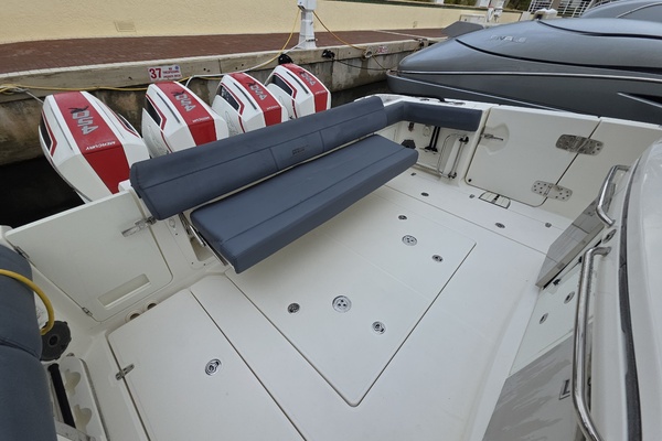 2021 Boston Whaler 420 Outrage BFT-Profile