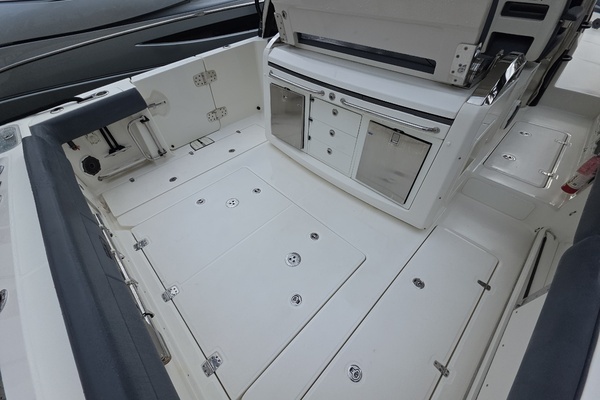 2021 Boston Whaler 42