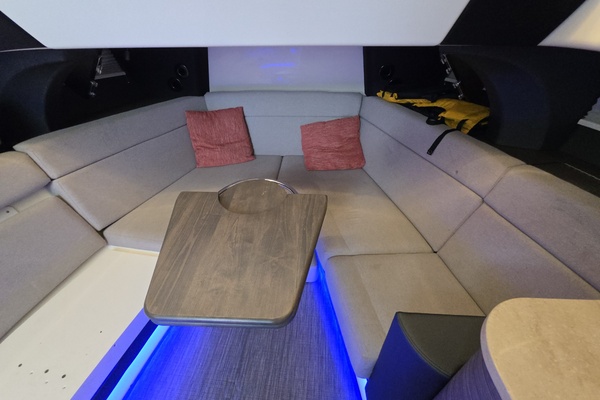 2021 Boston Whaler 420 Outrage BFT-Profile