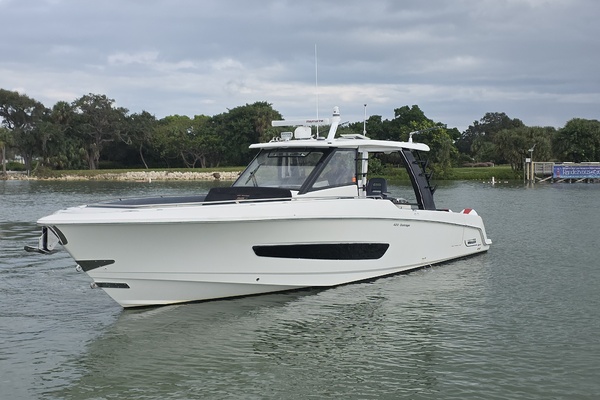 2021 Boston Whaler 420 Outrage BFT- Profile