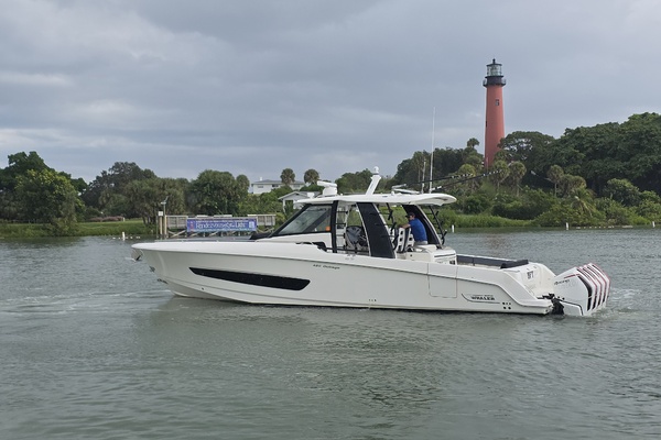 2021 Boston Whaler 420 Outrage BFT- Profile